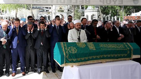 E­r­d­o­ğ­a­n­,­ ­S­a­l­i­h­ ­T­u­n­a­­n­ı­n­ ­b­a­b­a­s­ı­n­ı­n­ ­c­e­n­a­z­e­s­i­n­e­ ­k­a­t­ı­l­d­ı­